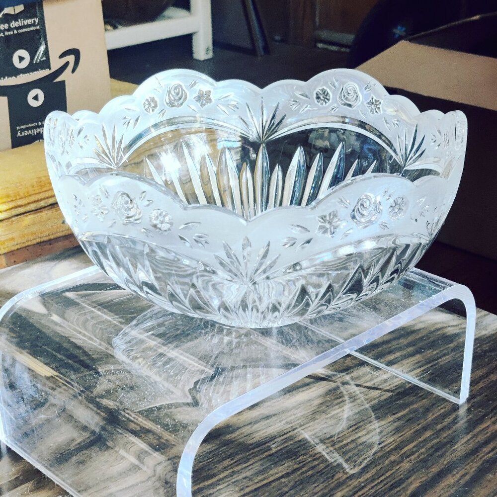 Centerpiece Crystal Bowl 9.5" wide, 5.5" tall, made in Germany by Oneida, 1992